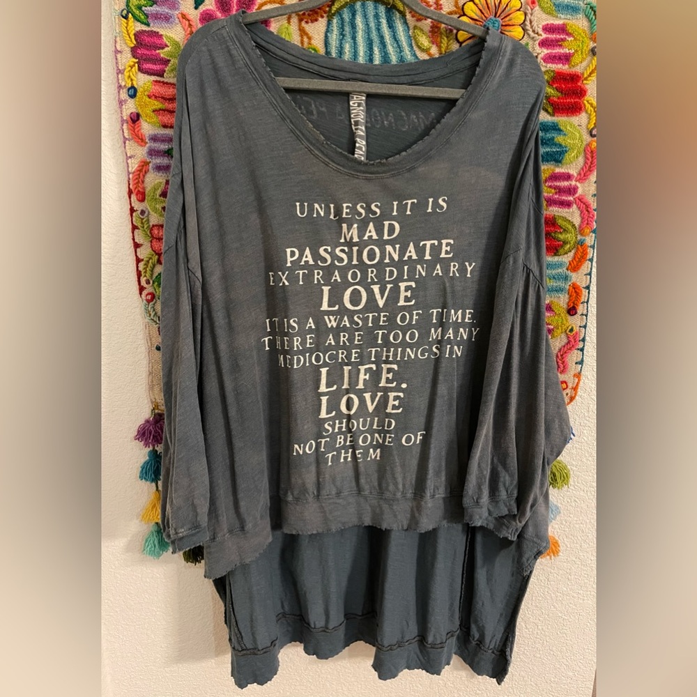 Magnolia Pearl Oversized Hi Lo Francis Pullover
*RARE* Mad Love Ozzy